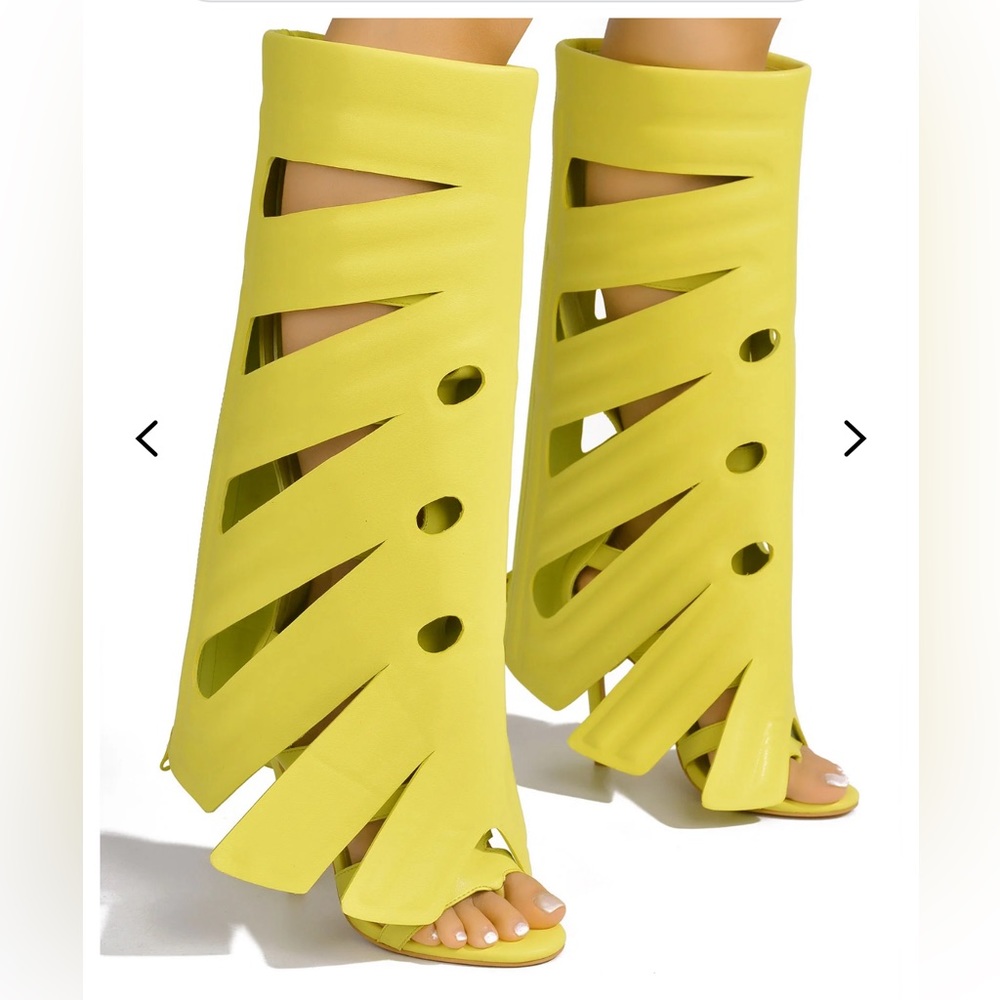 CAPE ROBBIN LEAF SANDAL